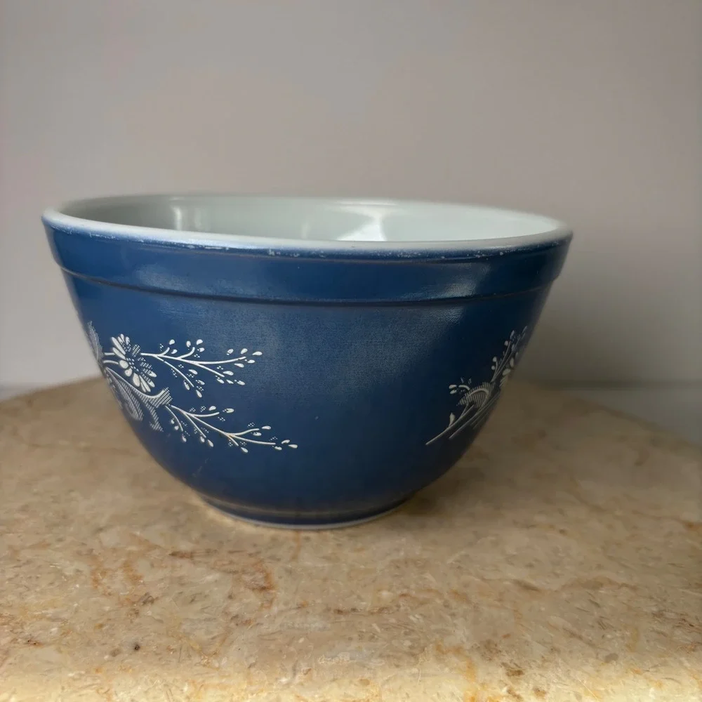 Pyrex Mixing Bowl 1.5 Pint Blue Colonial Mist 401 Vintage Floral Milk Glass - Picture 4 of 10
